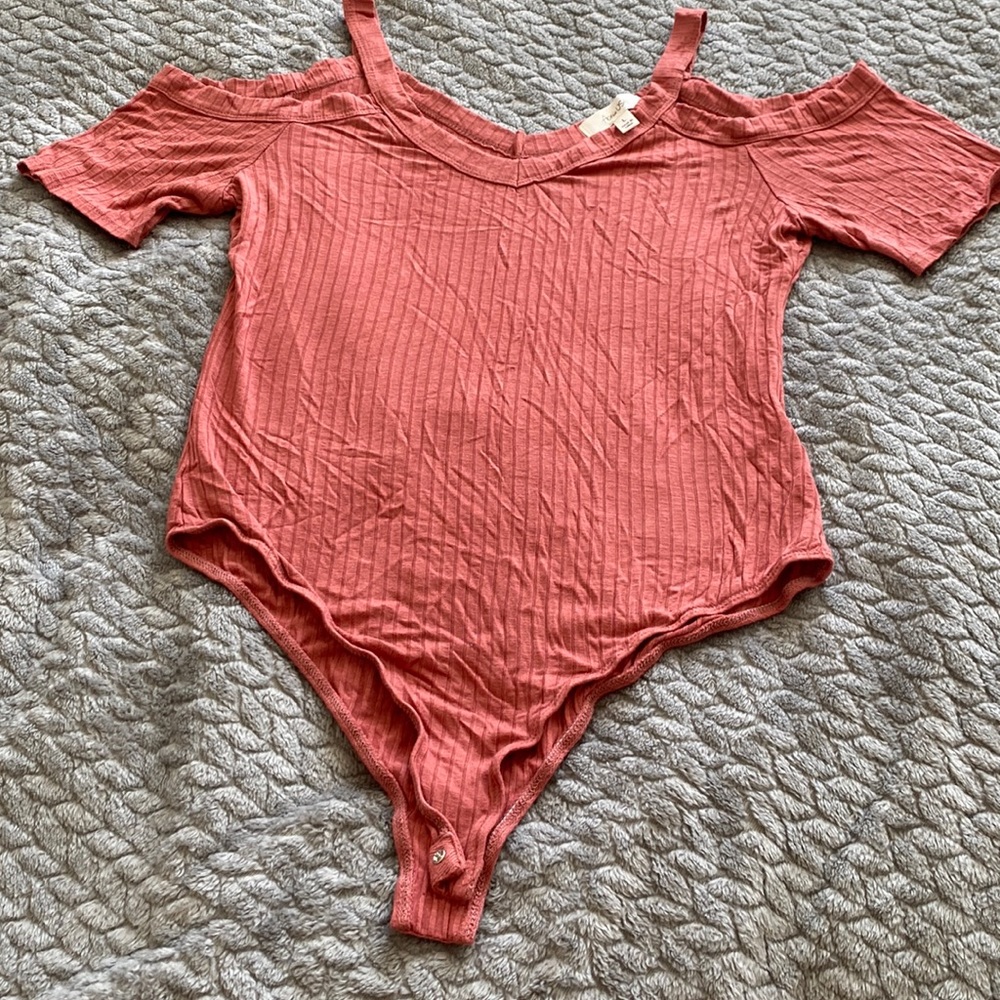 Body top. Peekaboo shoulder. Size L